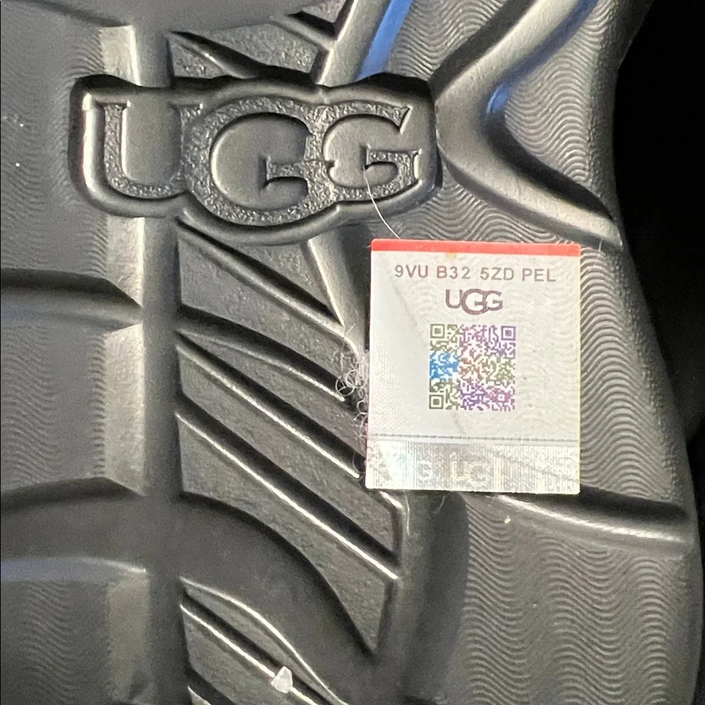 UGG Black Puffer Slide Sandals/sports clogs - Picture 5 of 13
